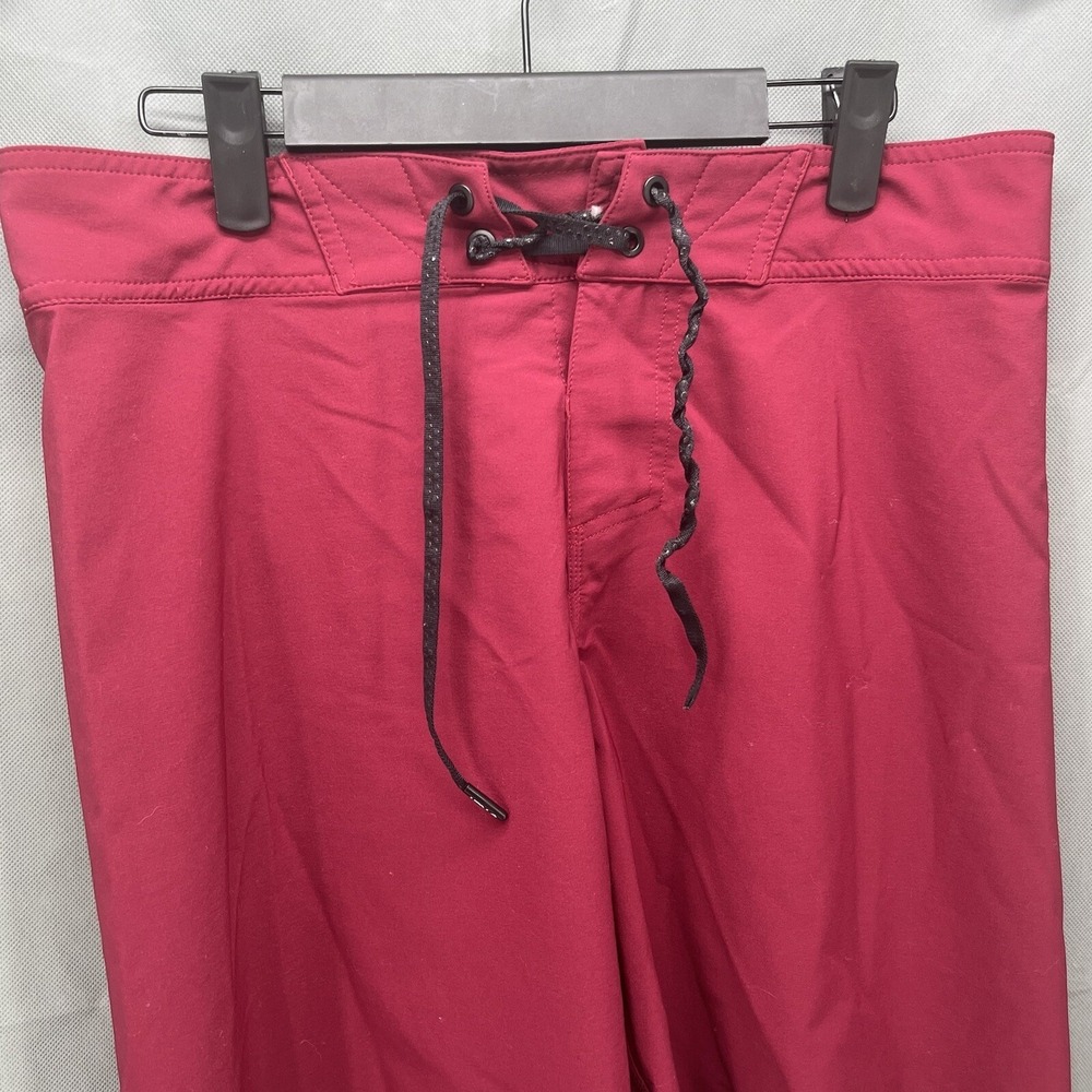 Oakley Swim Trunks Mens Maroon Performance Fit Surf Board Shorts Beach Surfing - Picture 2 of 8